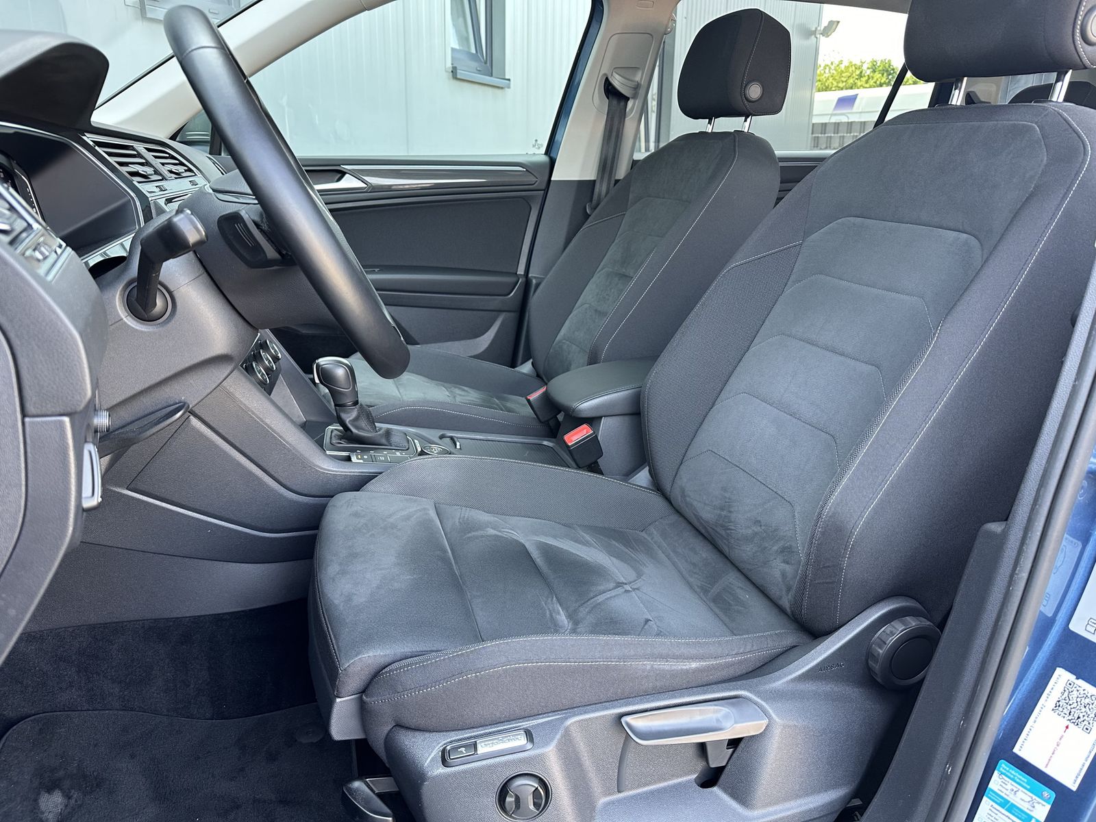 Fahrzeugabbildung Volkswagen Tiguan Allspace 2.0 TDI 4M HL NAV+LED+AHK+PANORA