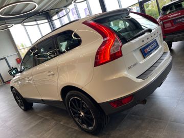 Volvo XC 60  Momentum AWD *AHK*NAVI*TEMPOMAT*ALLRAD*