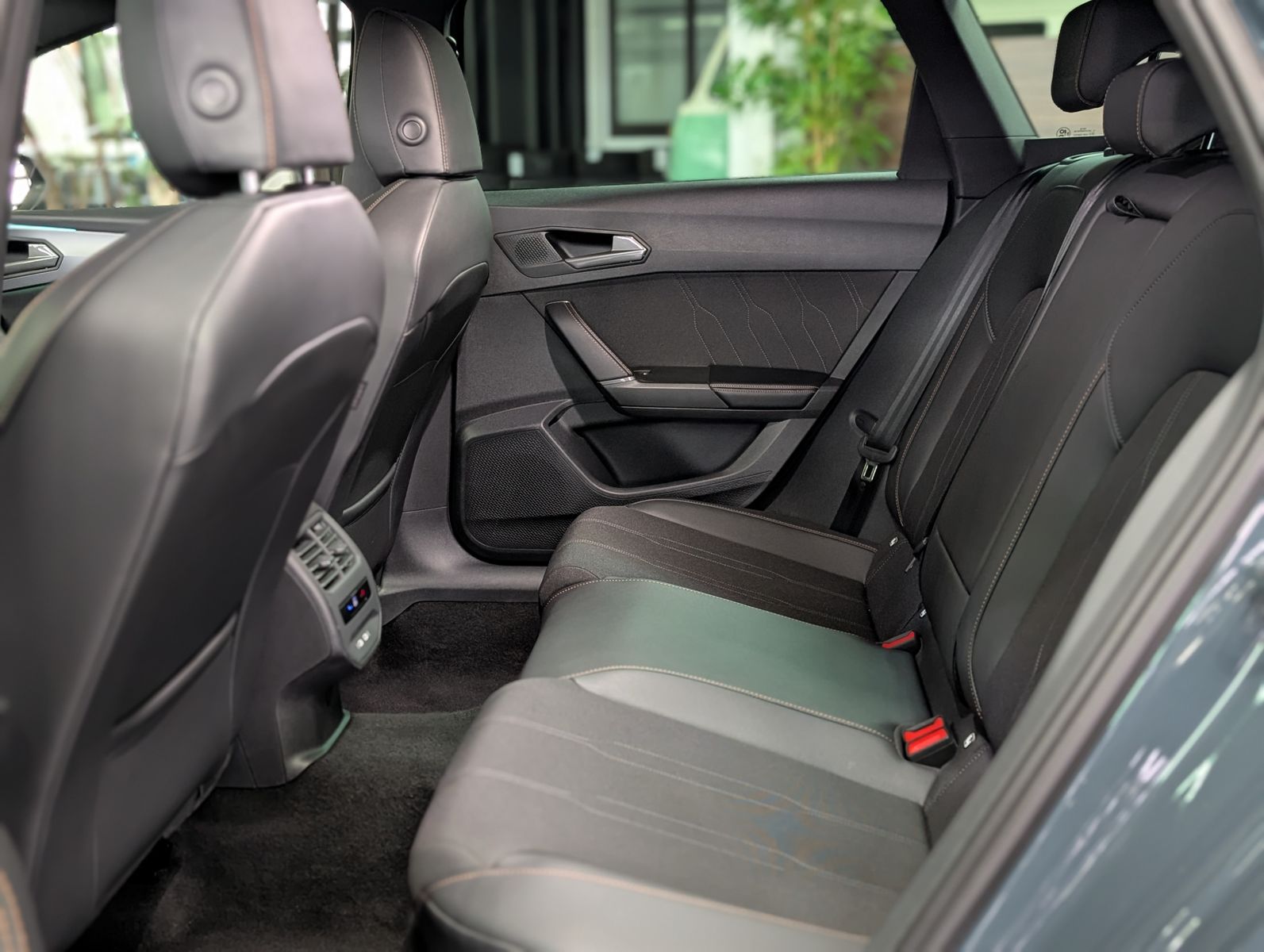 Fahrzeugabbildung CUPRA Leon 1.5 e-Hybrid PLUG-IN LED INTELIG-DRIVE EDGE