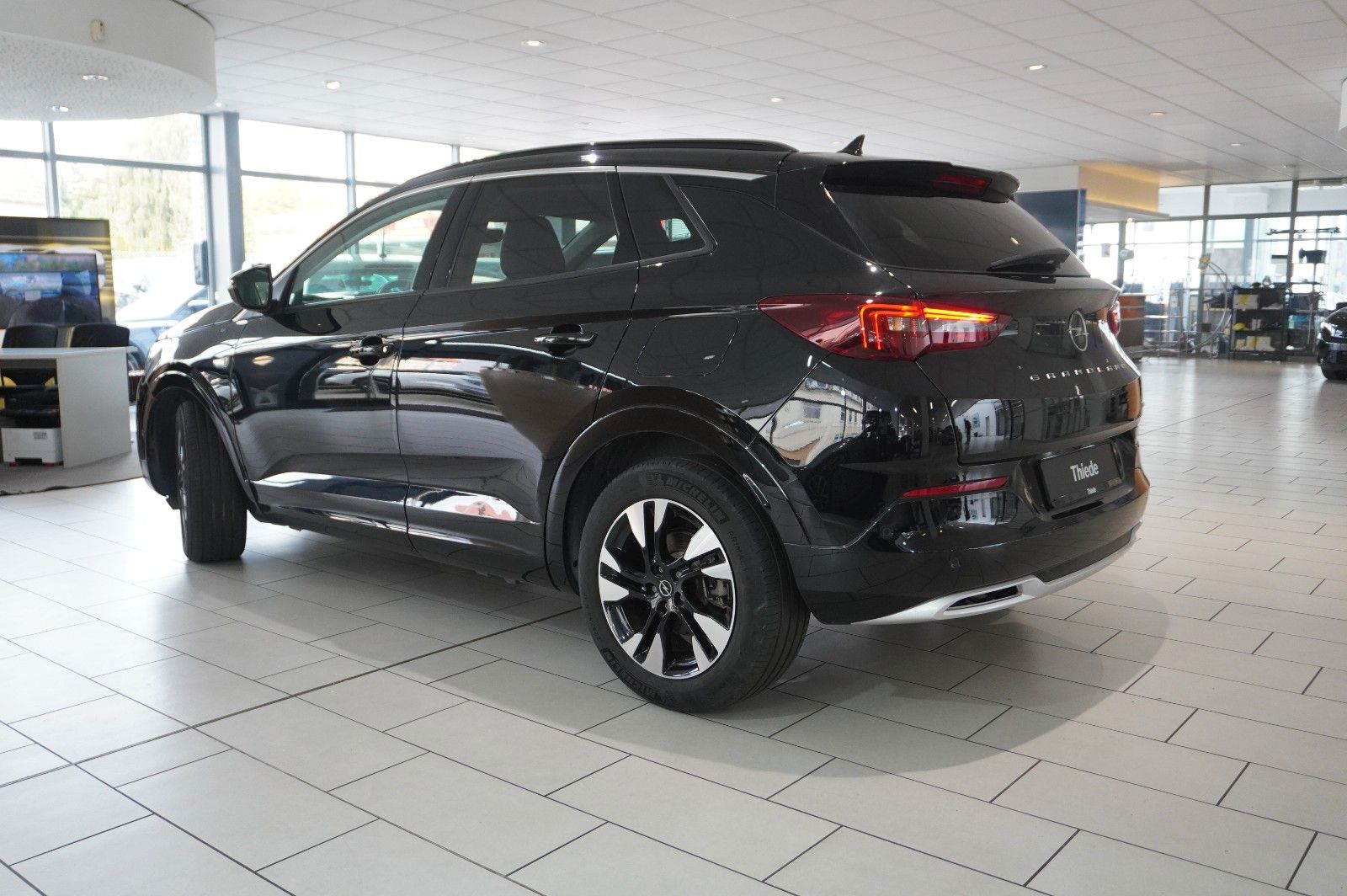 Fahrzeugabbildung Opel Grandland (X) 1.6 PHEV ELEGANCE NAVI/LED/SPORT