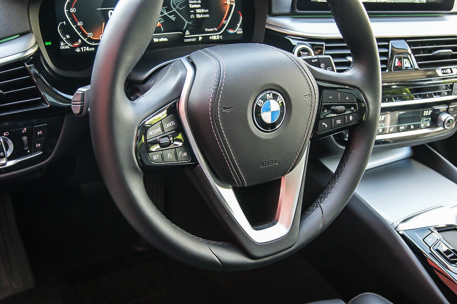 Fahrzeugabbildung BMW 520 d Touring LEDER HEADUP PANORAMA KEYLESS