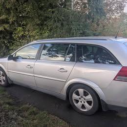 Opel Vectra 2004 — rear view