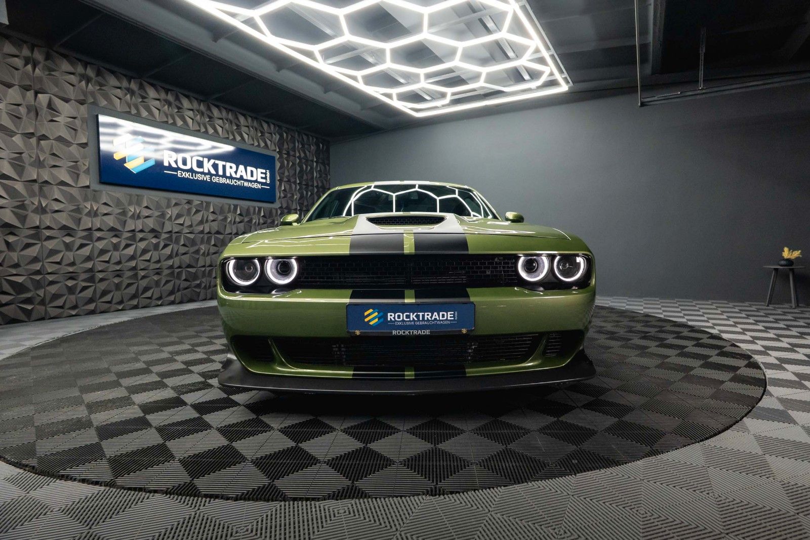 Fahrzeugabbildung Dodge Challenger 6.4 V8 SRT 392 R/T SCAT PACK WIDEBODY