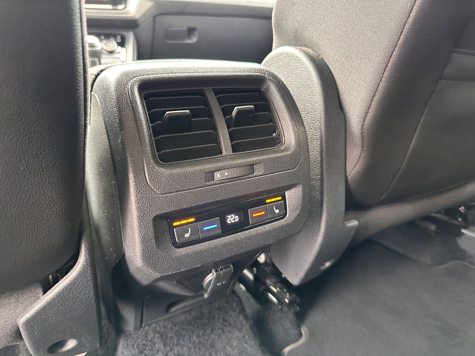 Fahrzeugabbildung Volkswagen Touran Comfortline 1.4 TSI 7-Sitze/ACC/SHZG/Navi