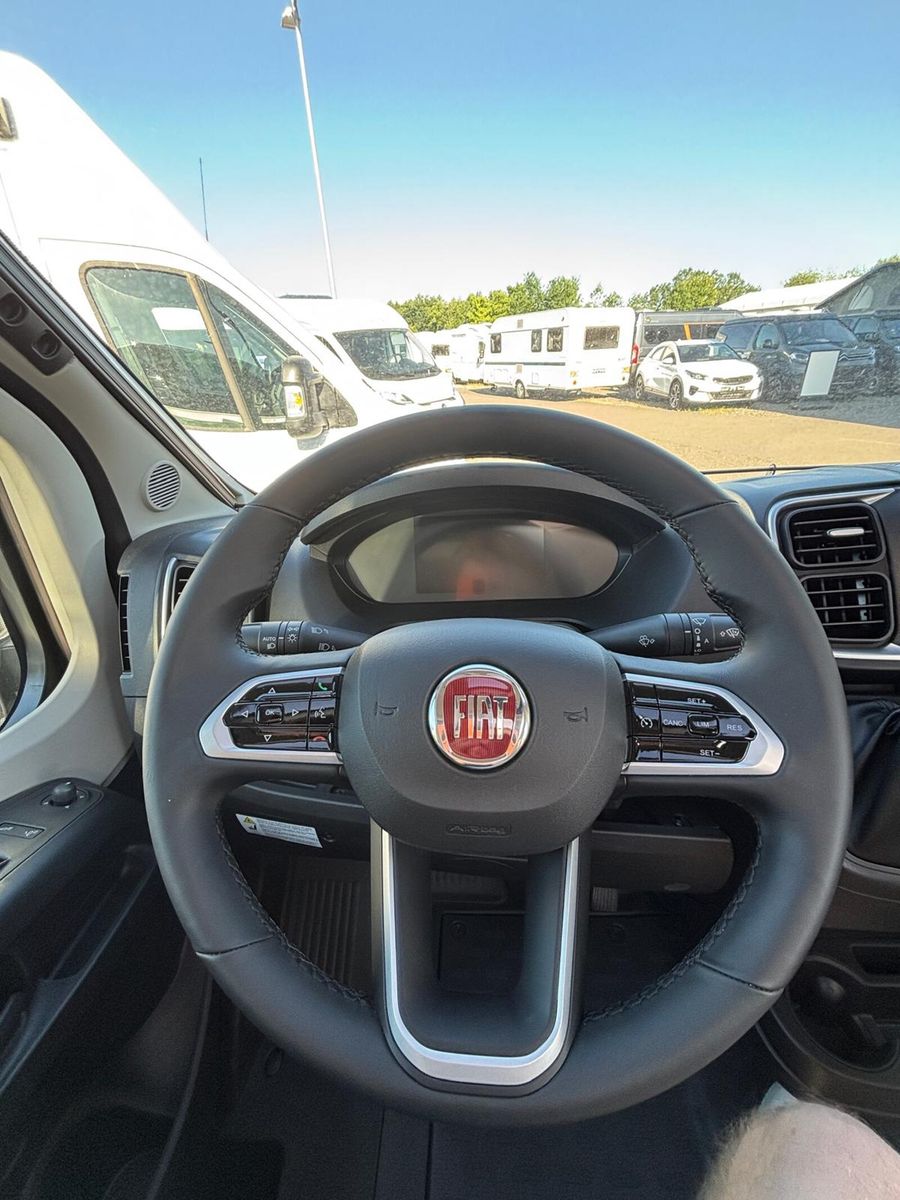 Fahrzeugabbildung Westfalia Columbus 640 E 180 PS Automatik 4.25 t Skyview