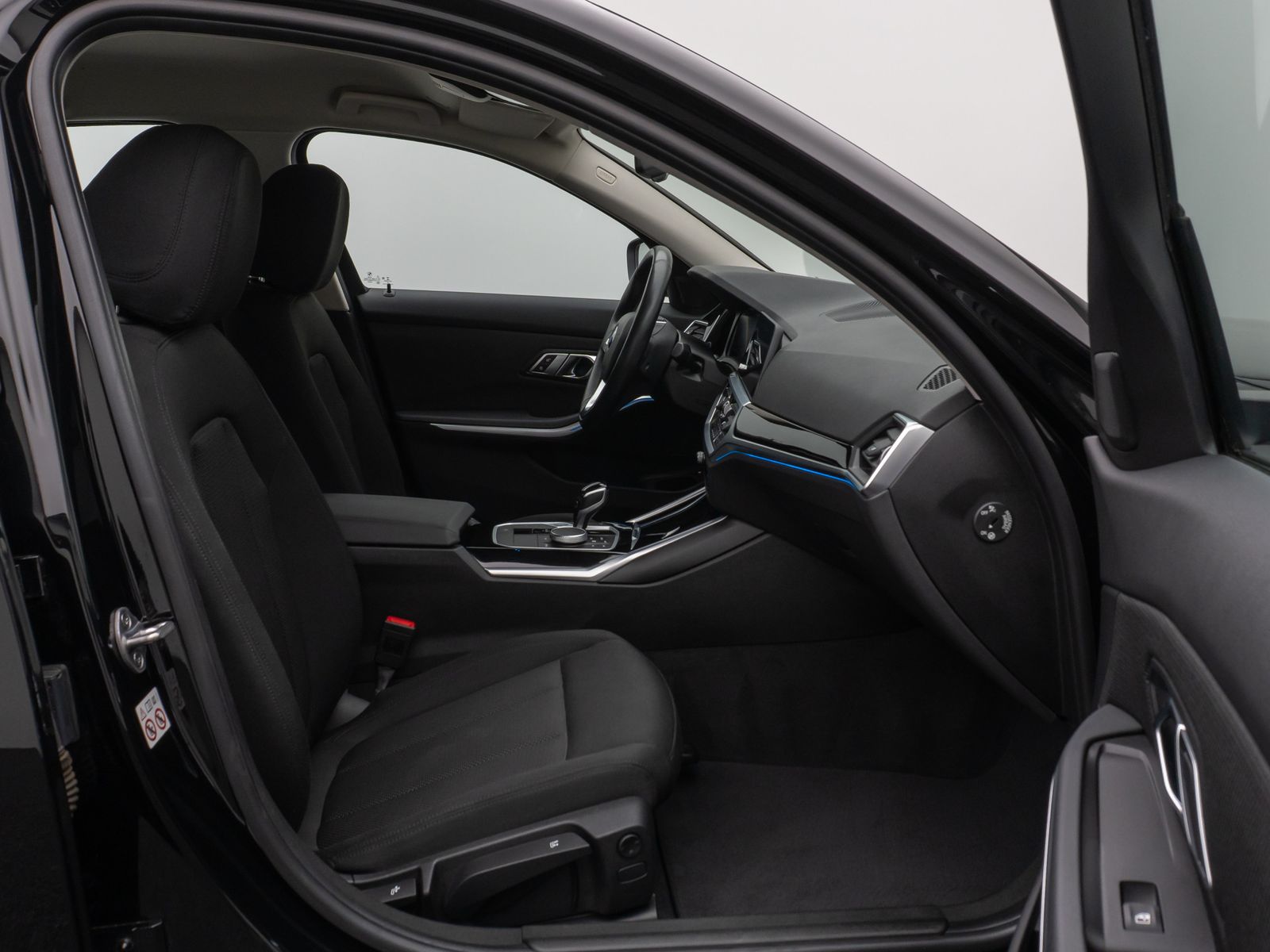 Fahrzeugabbildung BMW 330e ACC Alarm DAB CockpitPr HiFi PDC WLAN Sport