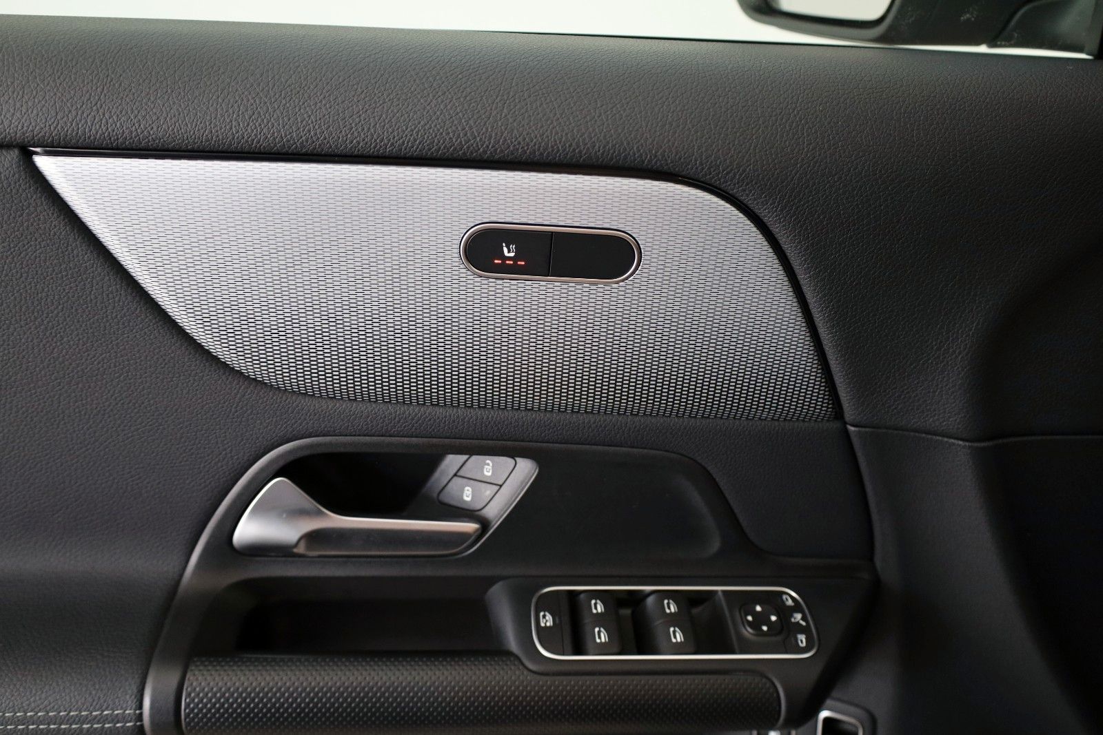 Fahrzeugabbildung Mercedes-Benz GLA 250 e Style, T.Leder,Navi,LED,SH,Kamera,