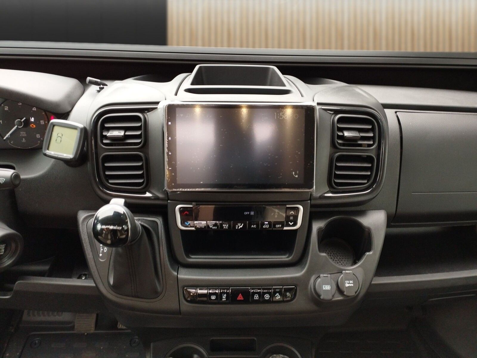 Fahrzeugabbildung Eura Mobil Van V 595 HB RFK, Klimaauto, Fahrassistenzpaket