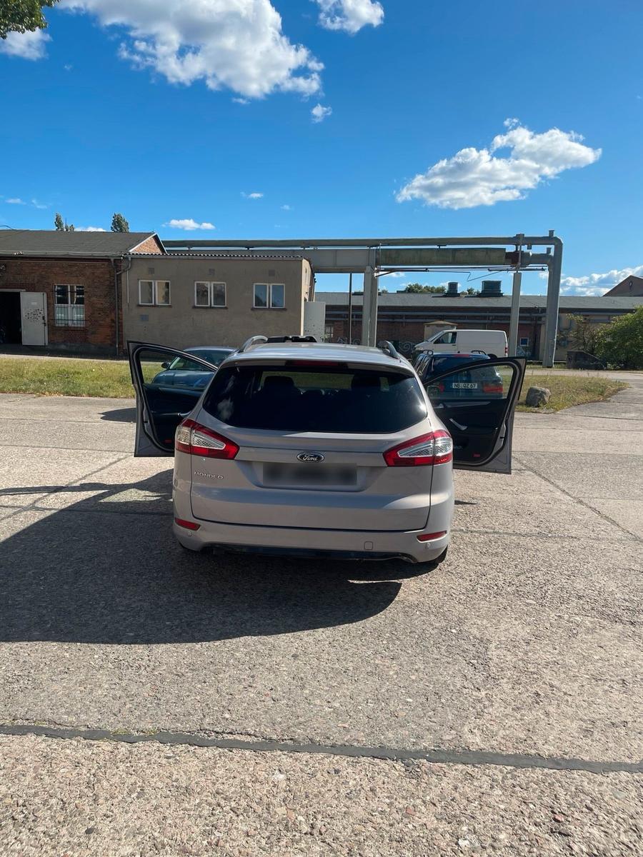 Ford Mondeo 2011 — engine 160 HP (118kW)