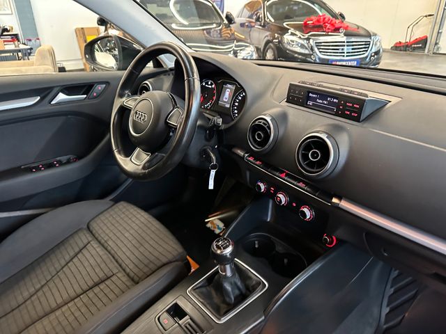 Audi A3 Sportback ambition *1. Hand*AHK*Klima*Radio*
