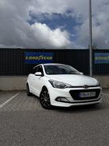 Hyundai i20 GO | 2. Hand | TÜV & Service neu  Scheckheft - Hyundai i20 von privat