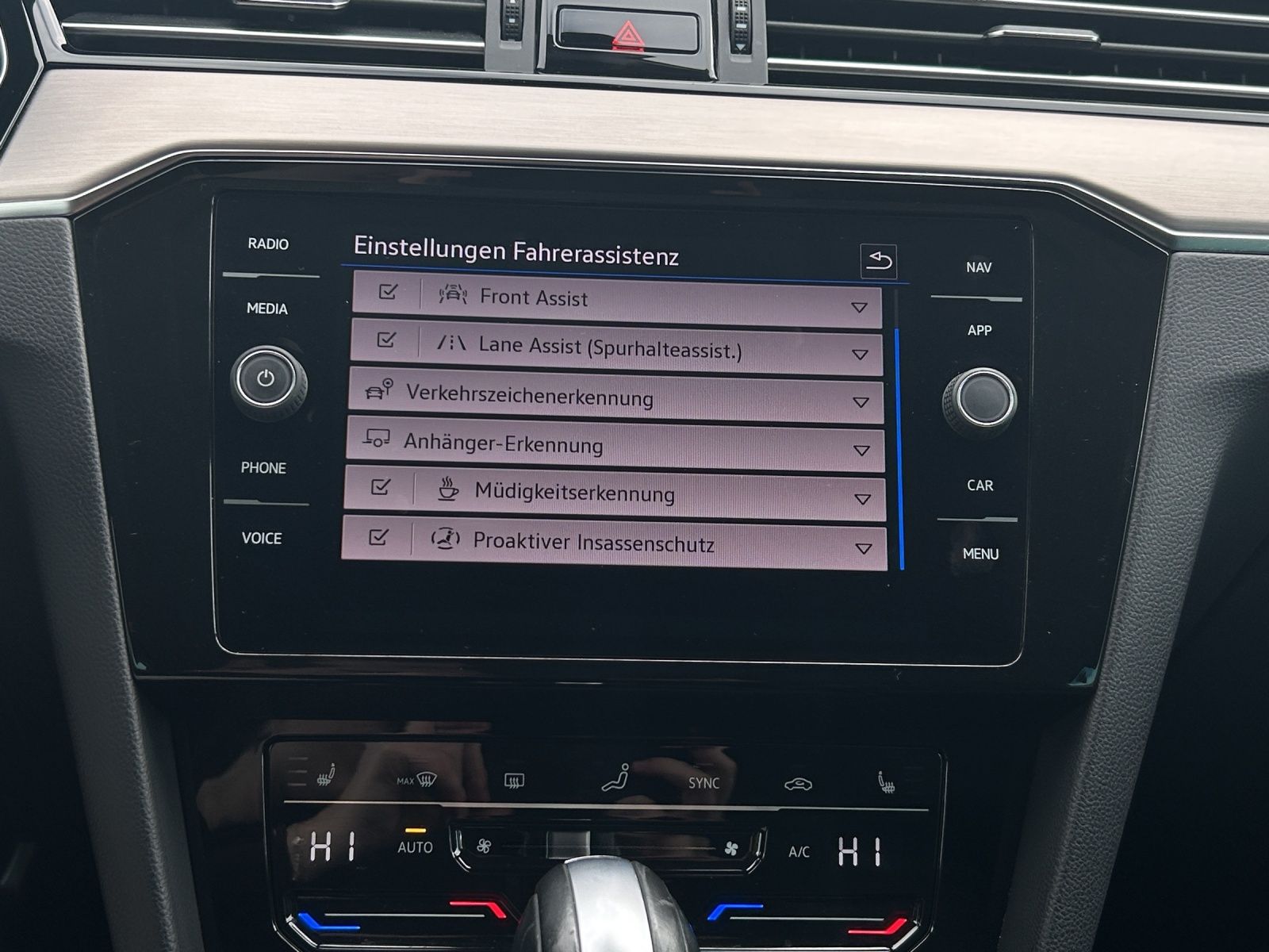 Fahrzeugabbildung Volkswagen Passat Variant Elegance TDI DSG IQ.Light ACC AHK