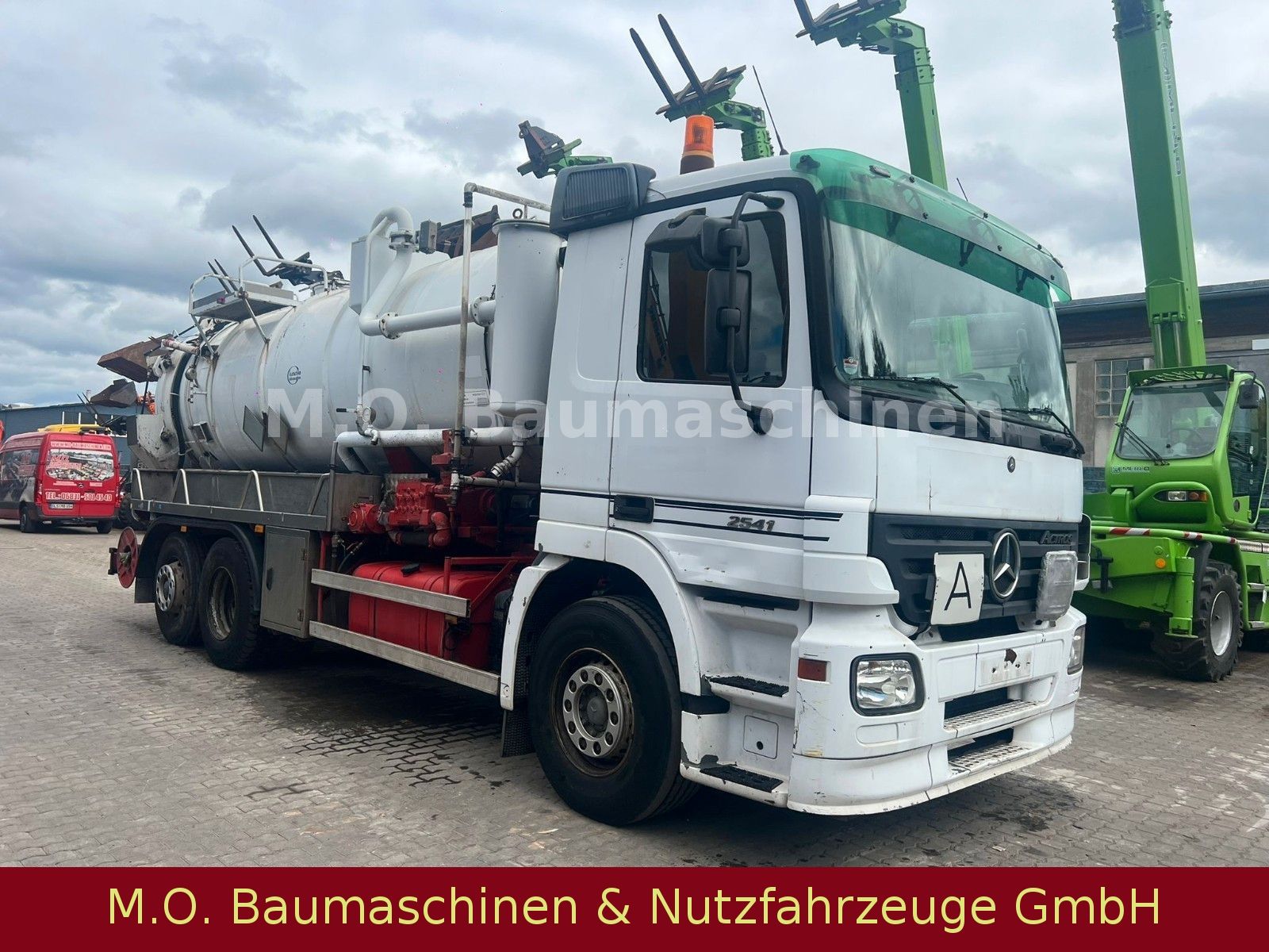 Fahrzeugabbildung Mercedes-Benz Actros 2541 / Saug & Spühlwagen Kroll /13.000L