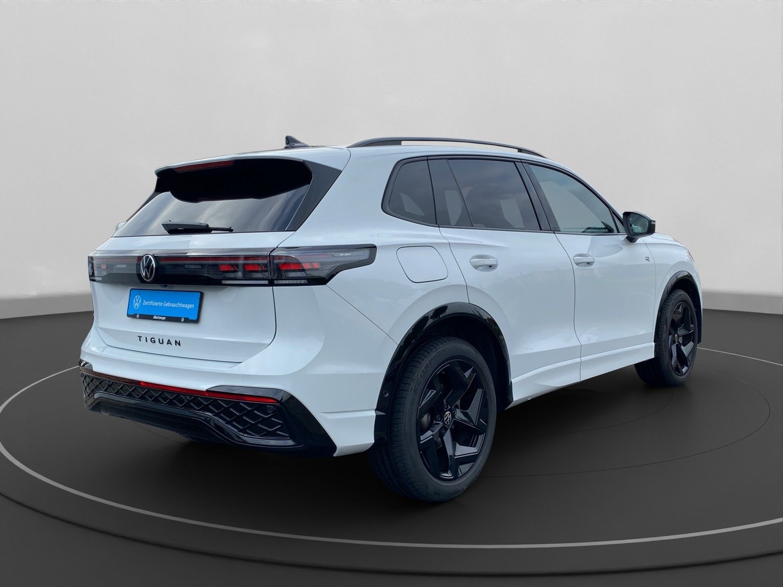 Volkswagen Tiguan 2.0 TDI R-Line DSG BLACK MATRIX AHK LM foto 4
