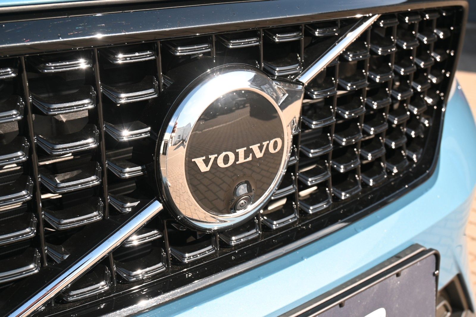 Fahrzeugabbildung Volvo XC40 B4 AWD DKG Plus Dark*STDHZG*360°*ACC
