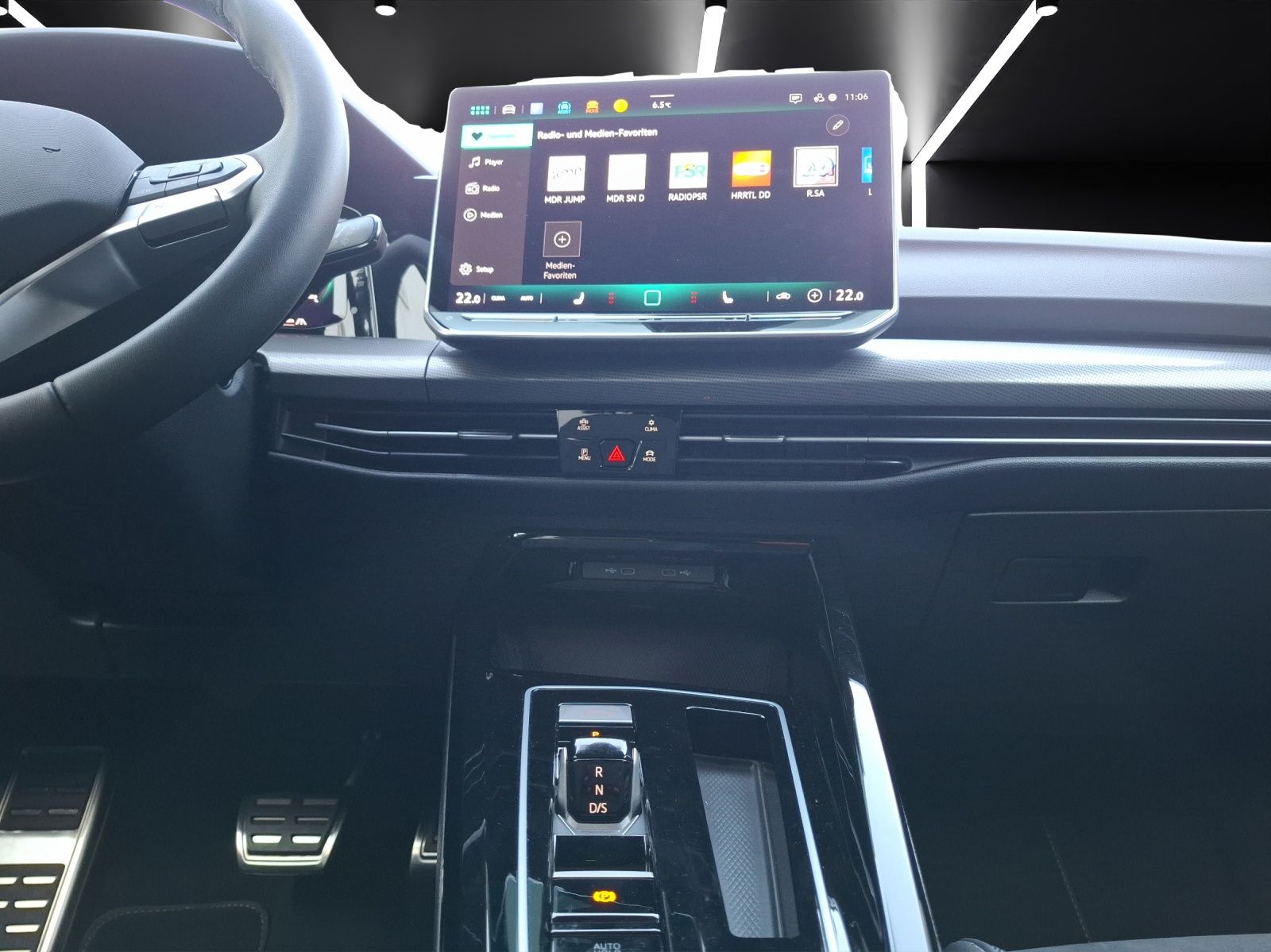 Fahrzeugabbildung Volkswagen Golf VIII eTSI Edition-50 DSG LEDplus AHK Navi P