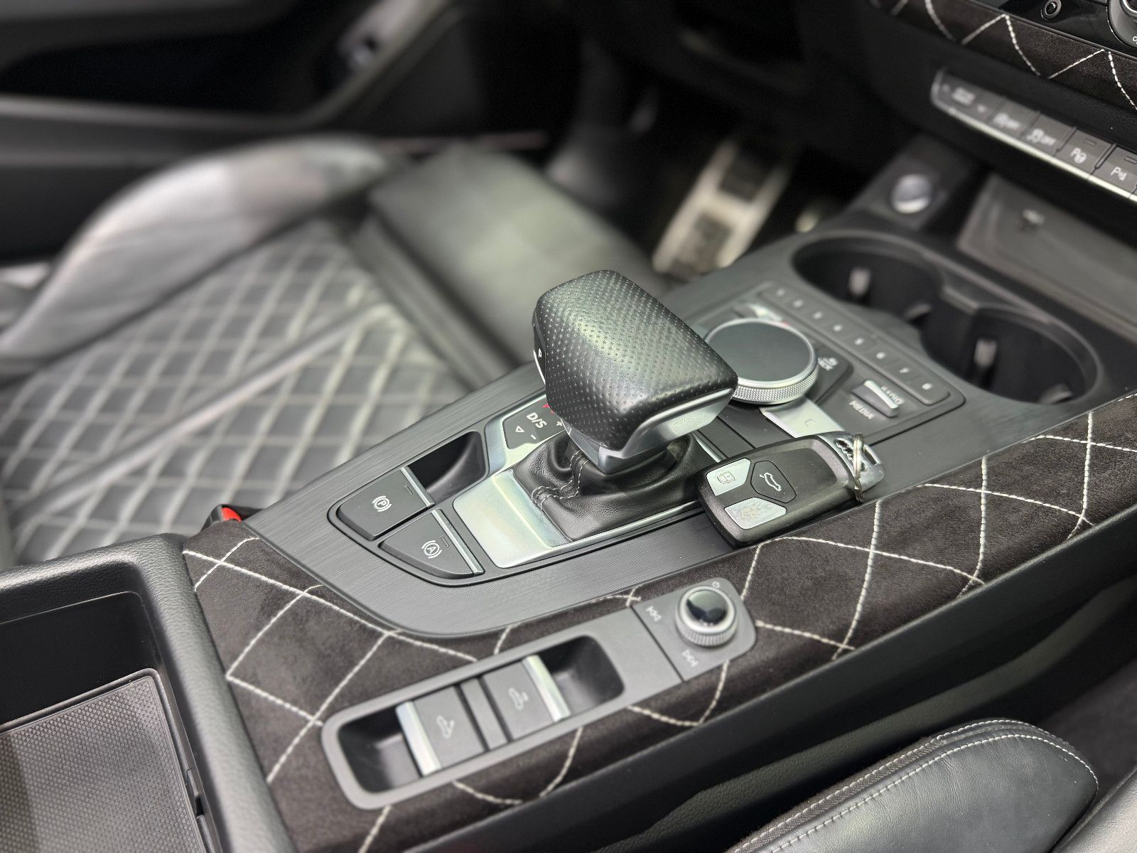 Fahrzeugabbildung Audi A5 Cabriolet S-LineB&O|MASSAGE|RS-SITZE|360°