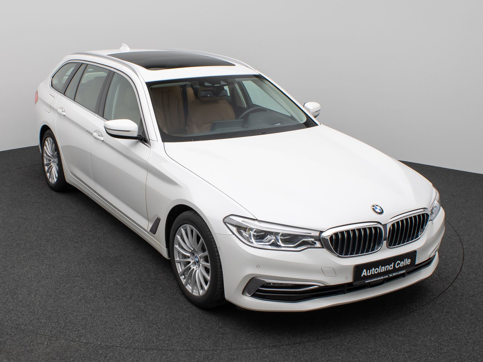 Fahrzeugabbildung BMW 530d xD Luxury Line Panorama Kamera HUD DAB HiFi