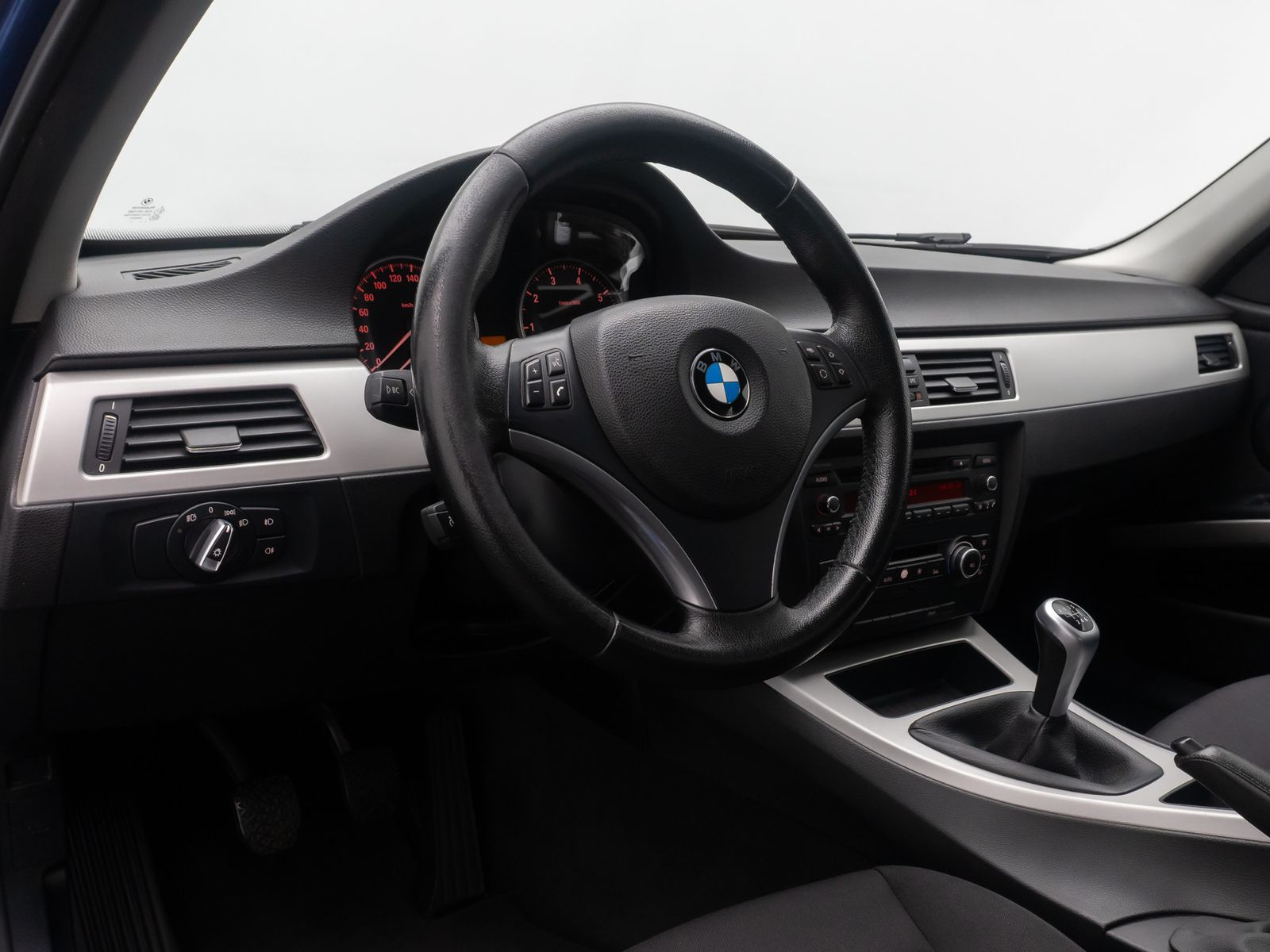 Fahrzeugabbildung BMW 318i Tempomat XenonPDC Komfort Sportsitz 17"WR