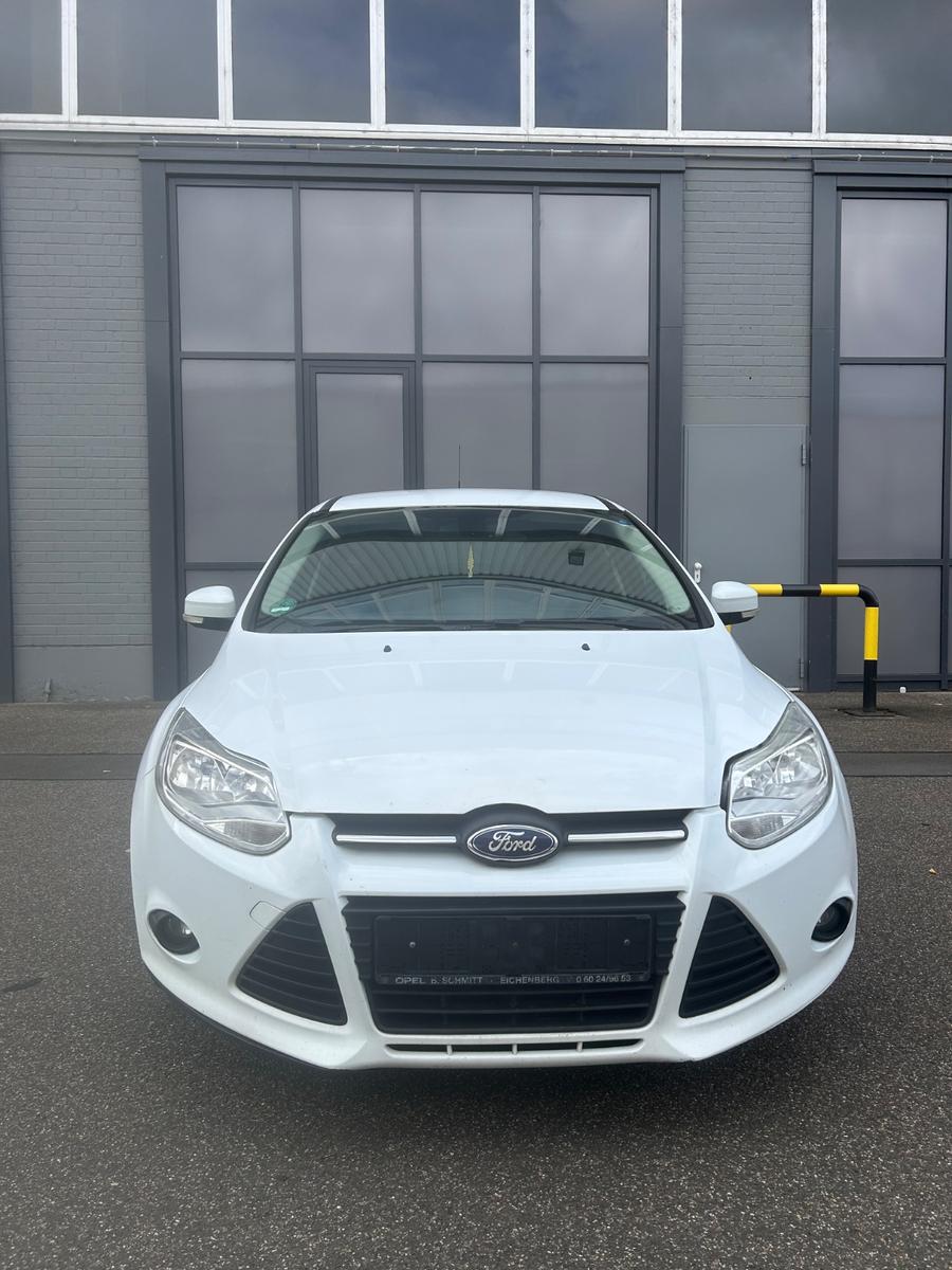 Ford Focus 2013 — rear view