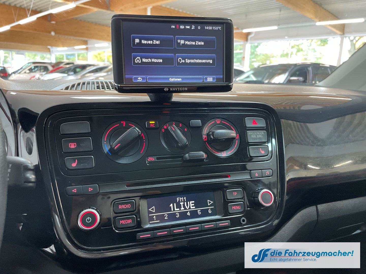 Fahrzeugabbildung Volkswagen up! move Navi Klimaautom SHZ Notbremsass. Temp P