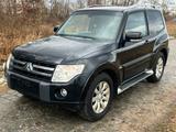 Mitsubishi Pajero 3,2 DI-D Instyle Automatik Instyle - Mitsubishi Pajero Instyle mit Diesel-Antrieb