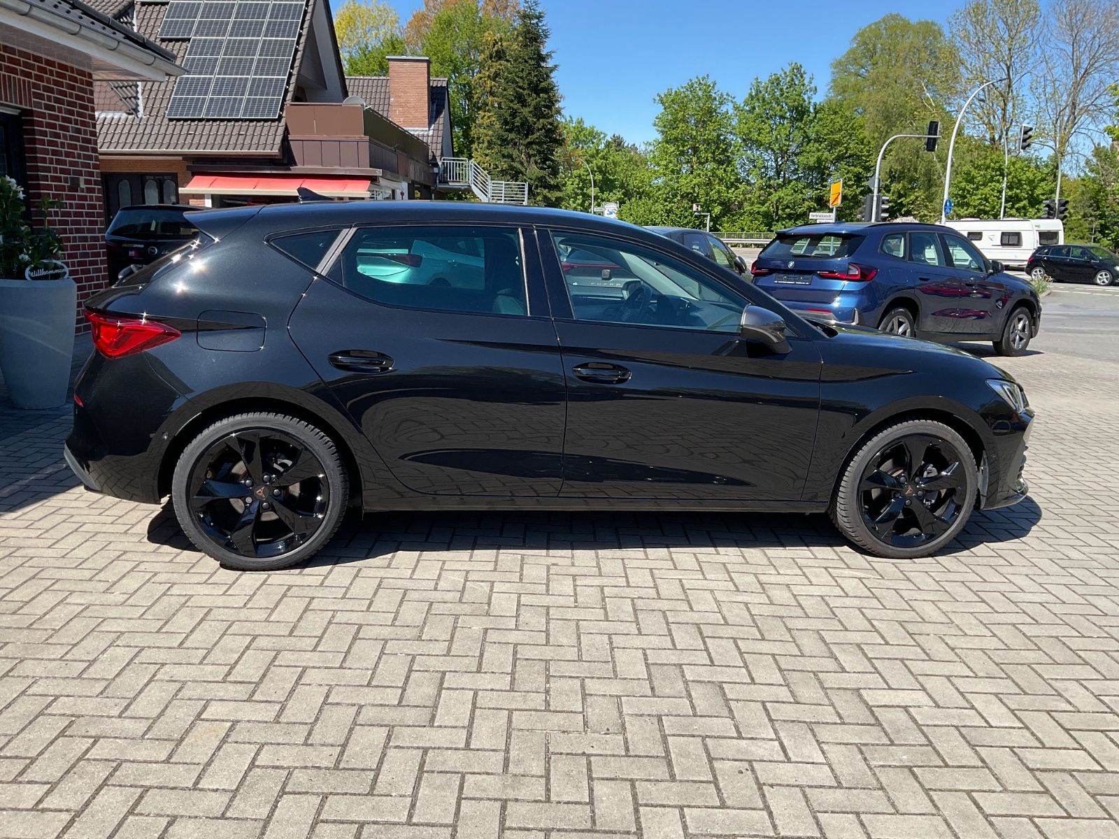 Fahrzeugabbildung CUPRA Leon 1.5 eTSI DSG,Kamera,Navi,LED,Carplay,ACC