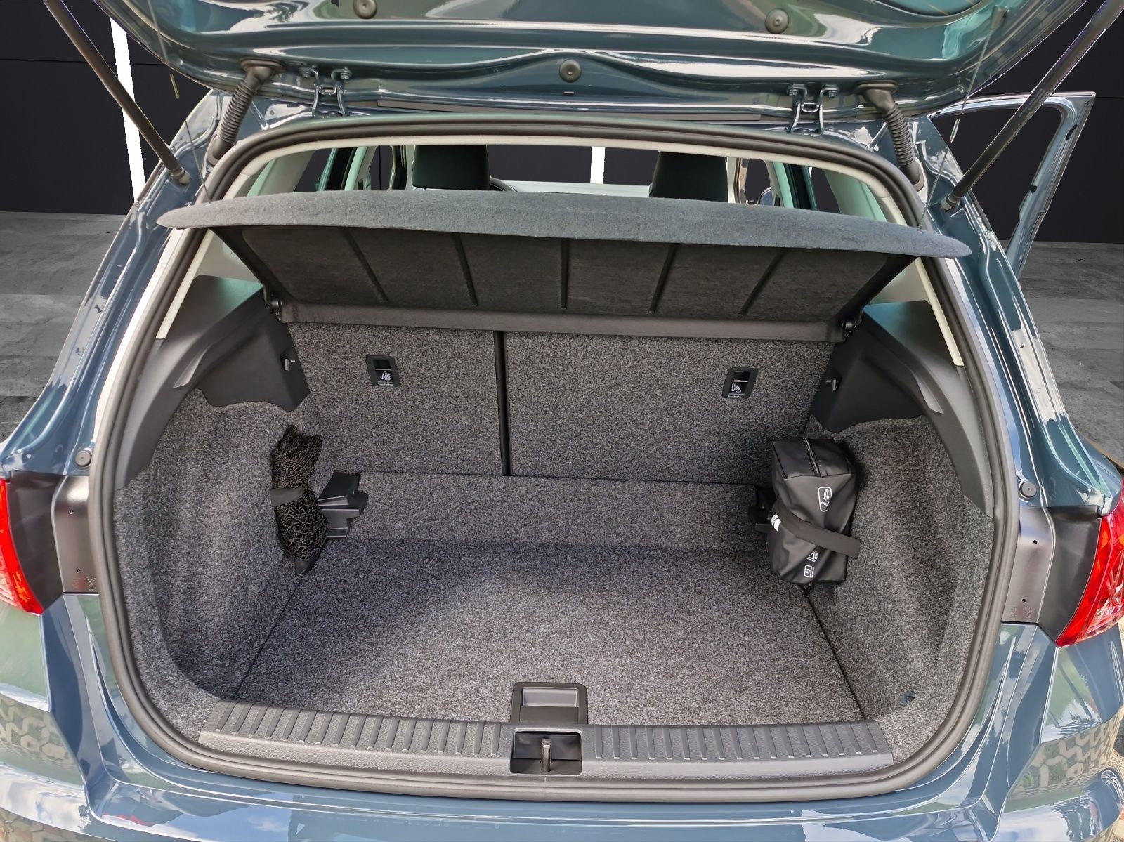 Fahrzeugabbildung SEAT Arona Road Edition 1.0 TSI DSG AHZ KLIMA