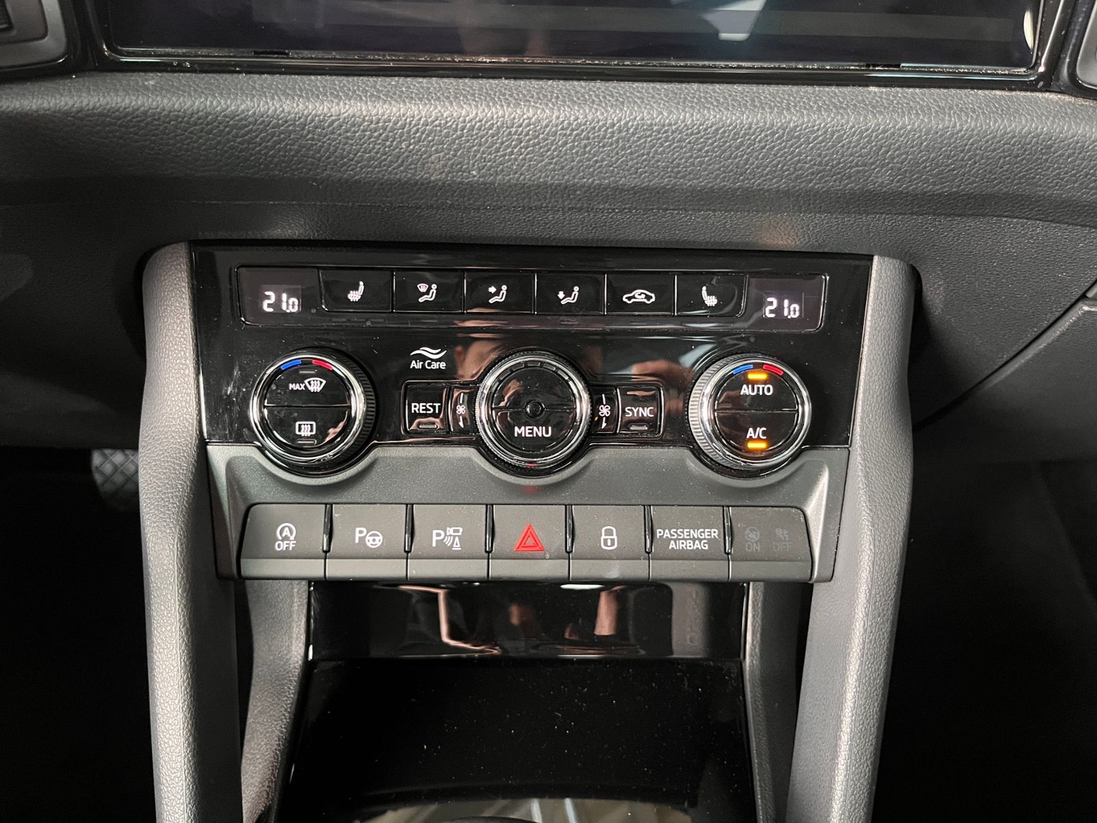 Fahrzeugabbildung SKODA Kodiaq Clever 4x4 PANO 360° LED NAVI