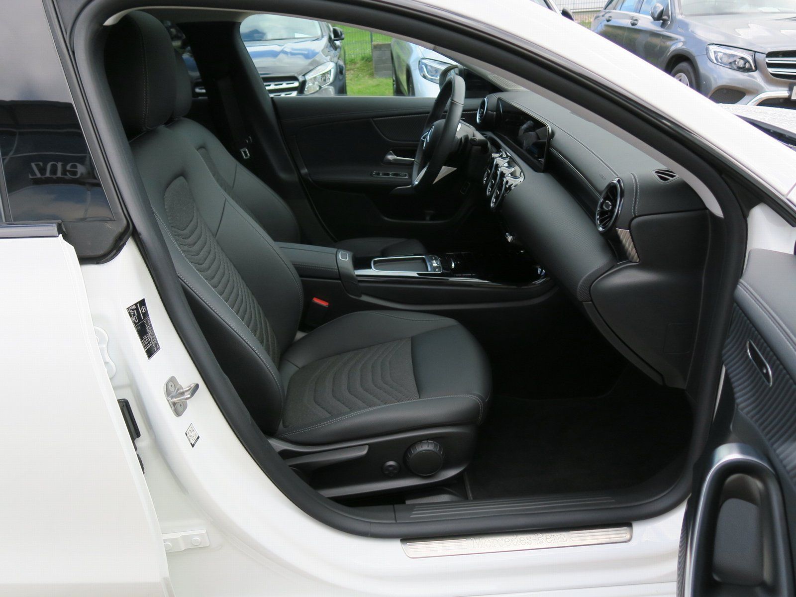 Mercedes-Benz CLA 180 Progressive Night-Paket Panorama Kamera foto 11