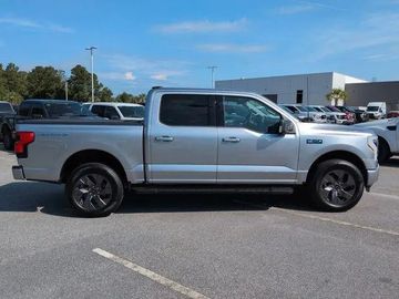 Ford F 150 Lightning Flash grosse Batterie im Vorlauf