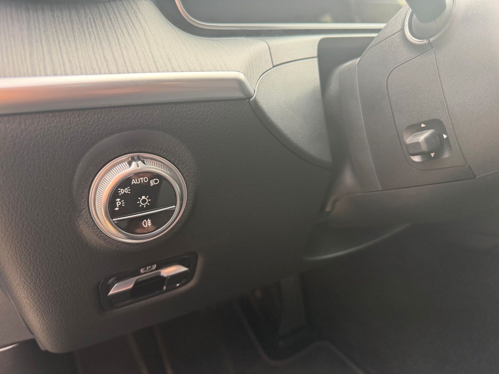 Fahrzeugabbildung Mercedes-Benz C 200d Avantgarde+Dirstr+Memory+Digital+TotW+