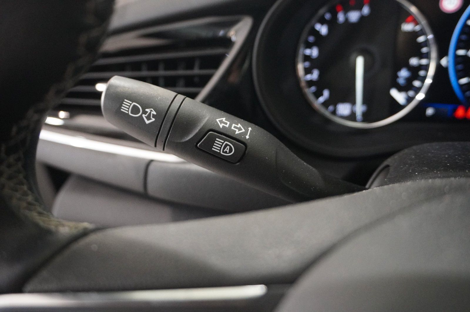 Fahrzeugabbildung Opel Insignia B ST 2.0D ELEGANCE NAVI/LED/KAMERA/DAB+