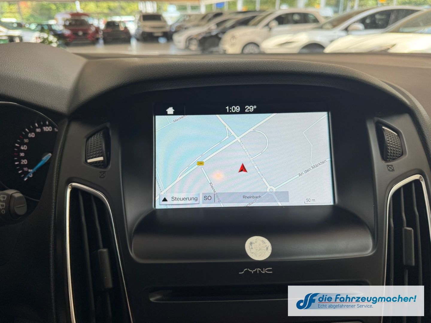 Fahrzeugabbildung Ford Focus Turnier Business 1.5 TDCi Navi Apple CarPl
