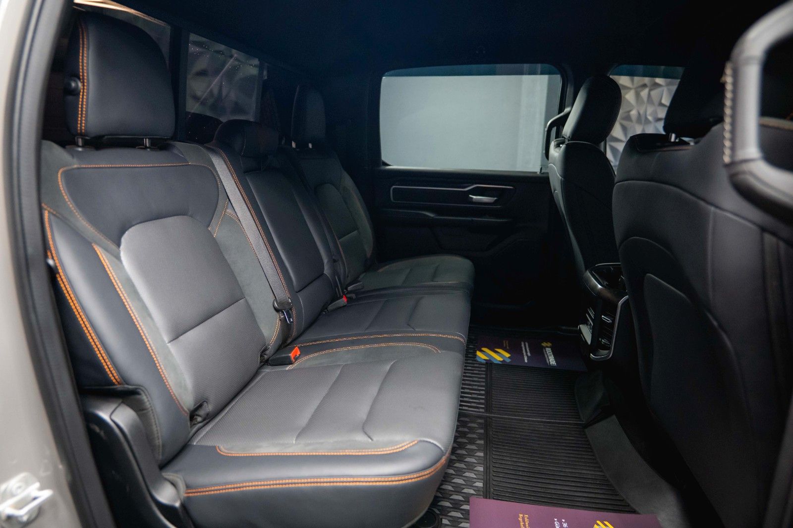 Fahrzeugabbildung Dodge RAM 5.7 V8 HEMI 4x4 OFFROAD Night PUNISHER 19%