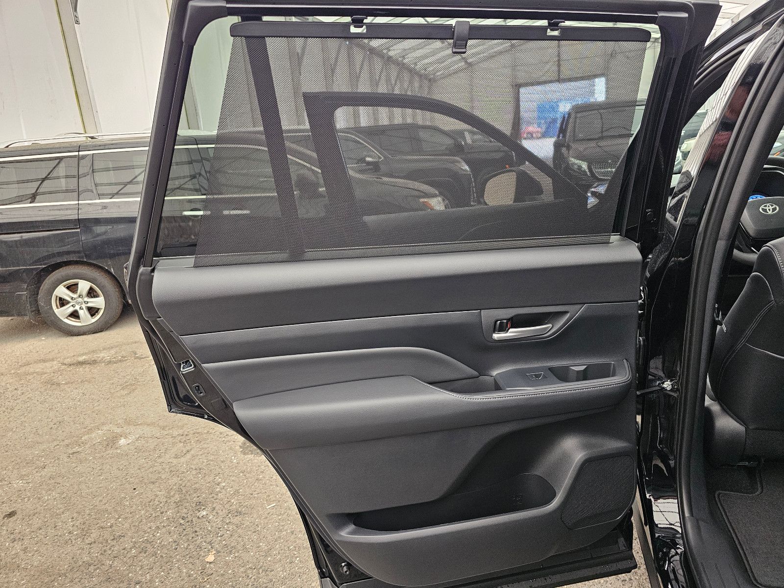 Fahrzeugabbildung Toyota GRAND Platinum Max T1: 68.000 EURO Stock !!!