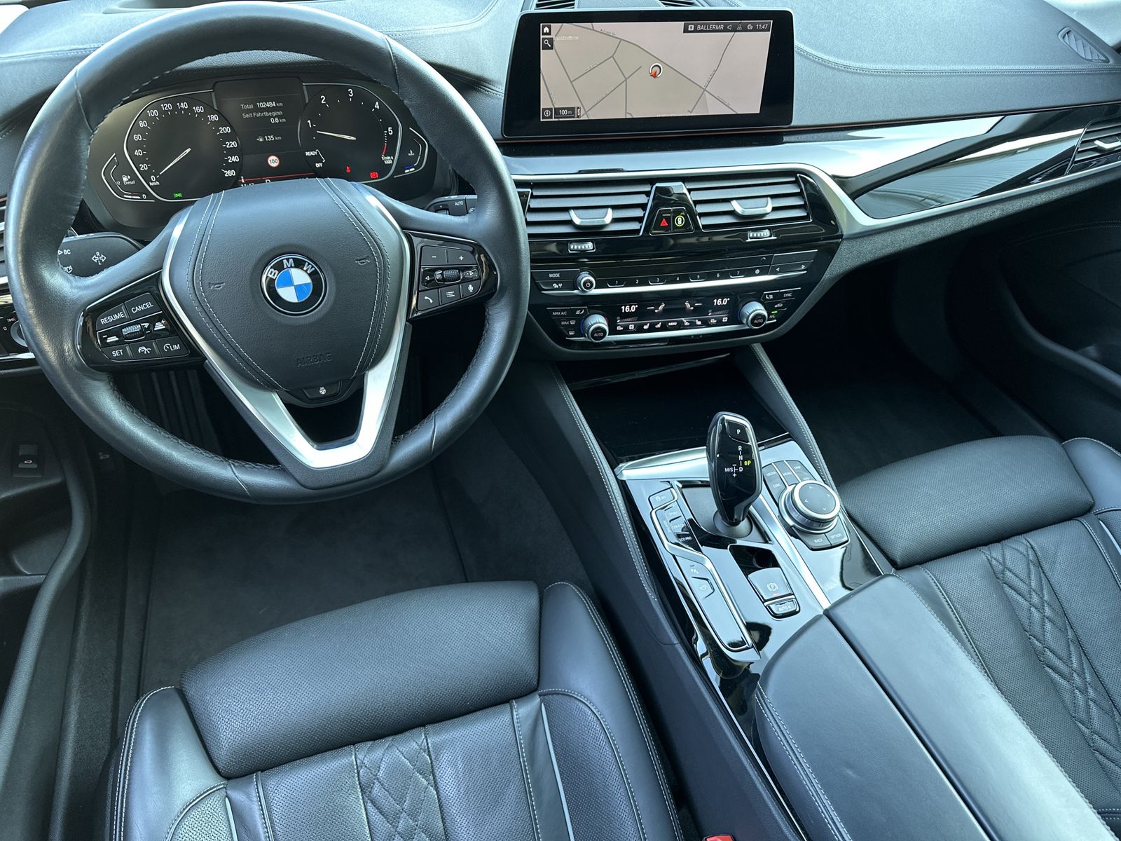 Fahrzeugabbildung BMW 520d Touring Luxury-Line NAV+LASER+PANO+HEAD-UP