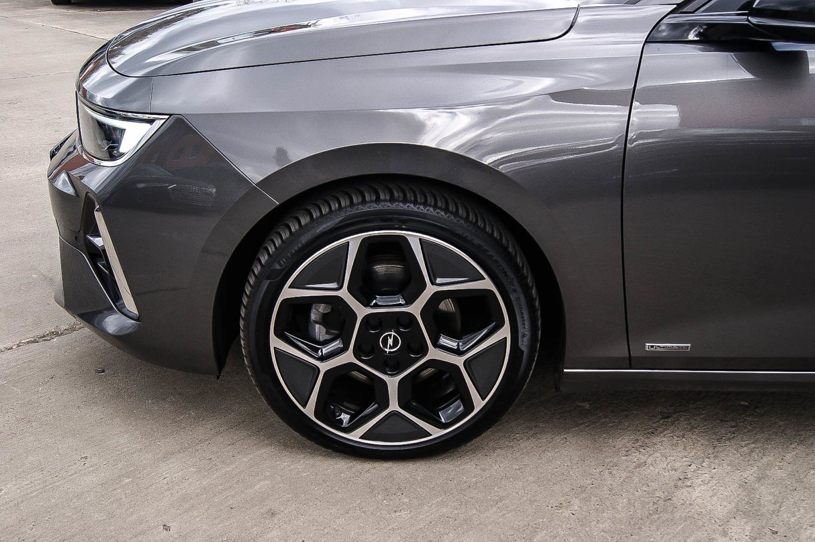 Fahrzeugabbildung Opel Astra L 1.5 Aut ULTIMATE HEADUP ANHZV 360° PANO