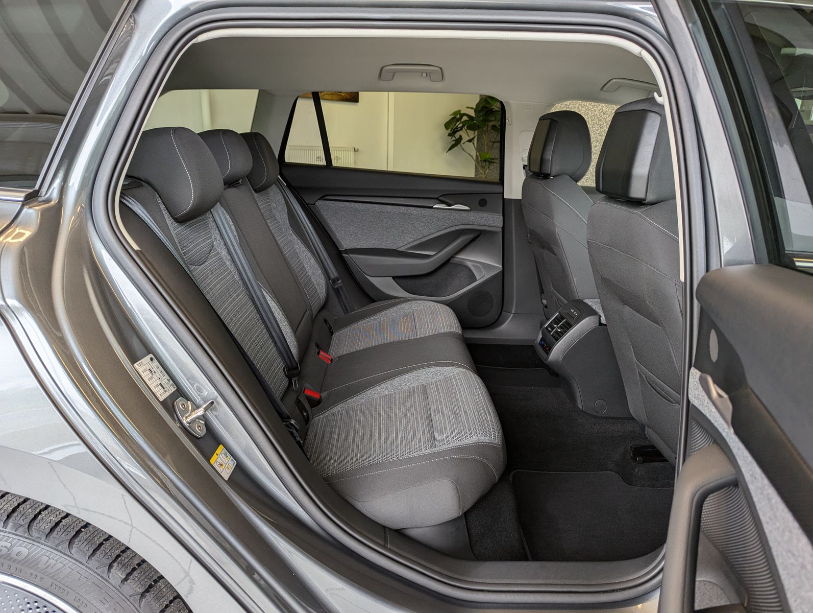 Fahrzeugabbildung SKODA Superb 2.0 TDI 4x4 Selection Matrix AHK 5J Garan