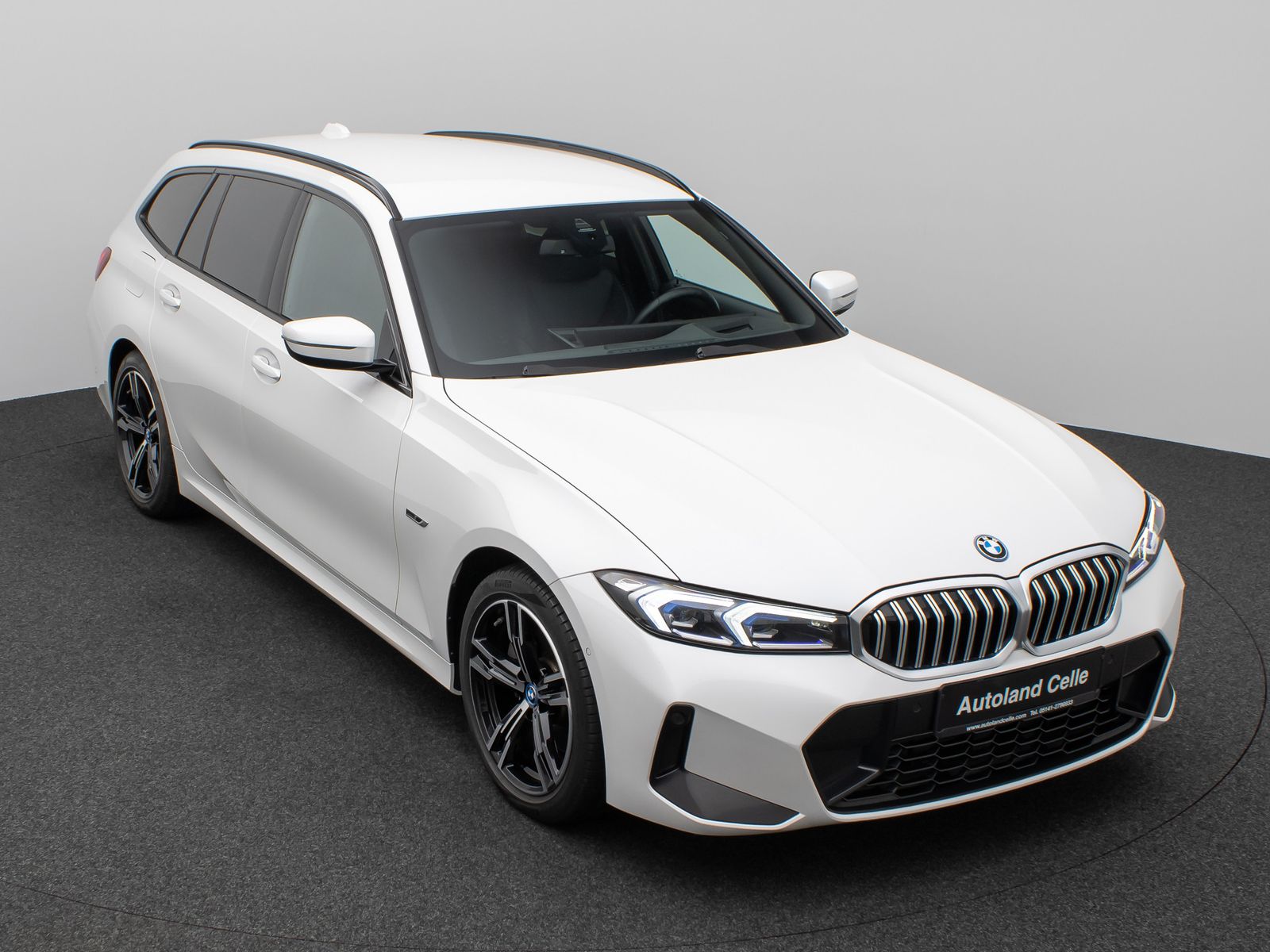 Fahrzeugabbildung BMW 330e M Sport Kamera DAB HUD Alarm Parkassistent