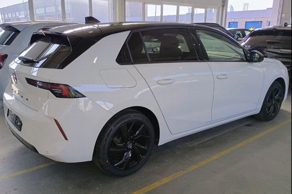 Fahrzeugabbildung Opel Astra L Lim. 1.2T GS LINE NAVI/LED/VIRT/SH/SPORT