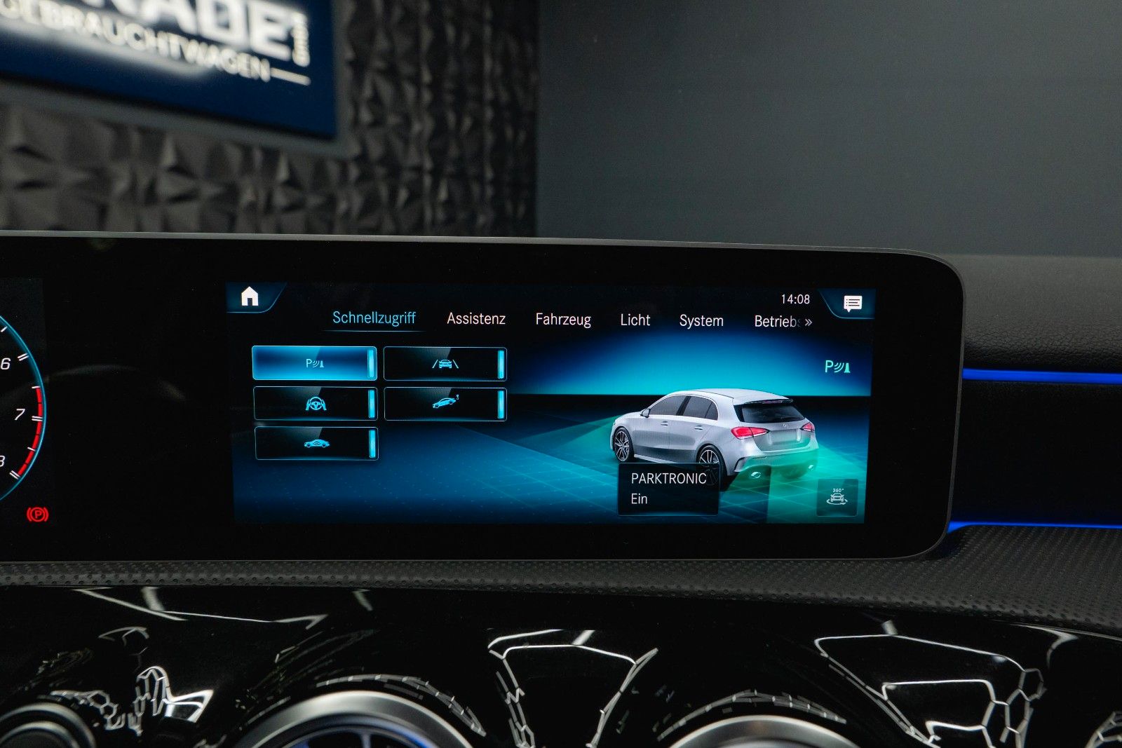 Fahrzeugabbildung Mercedes-Benz A 35 AMG 4Matic Night-Paket *Pano*LED*ACC*DAB*
