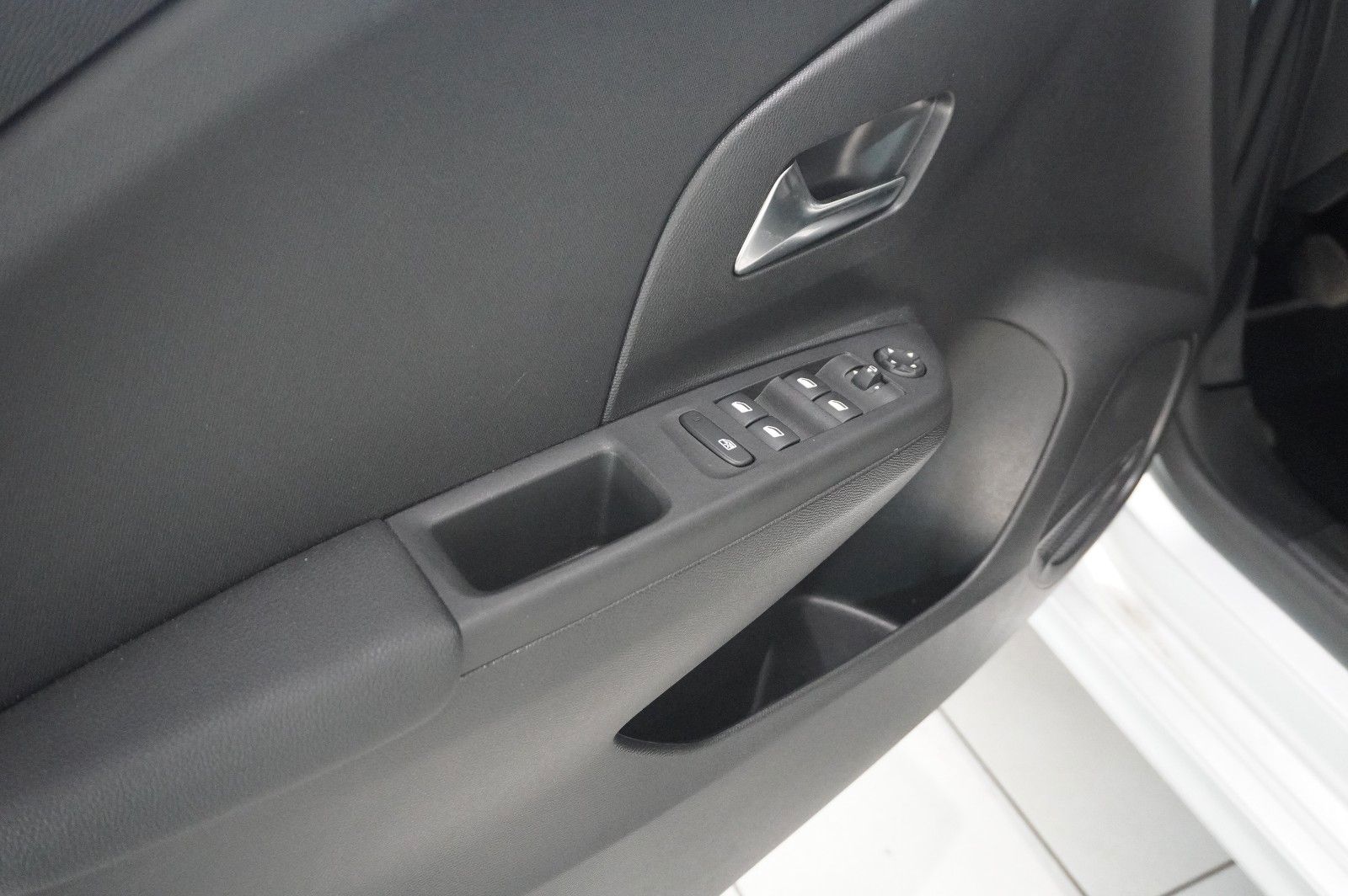 Fahrzeugabbildung Opel Corsa F 1.2 FACELIFT NAVI/LED/KAMERA/VIRTU./DAB+