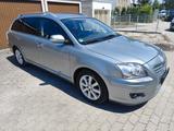 Toyota Avensis 2.0 D4D Executive Xenon Leder AHK Navi - Toyota Avensis Gebrauchtwagen in München