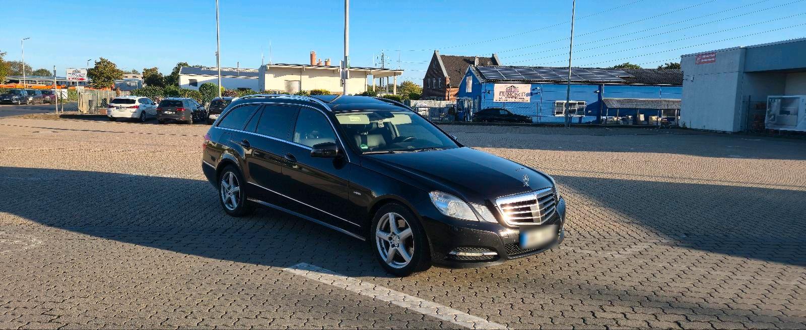 Mercedes-Benz E300 2011 — rear view