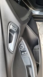 Fahrzeugabbildung Ford Focus Trend 5-Türig 1,6 Ltr.-4 Zyl.