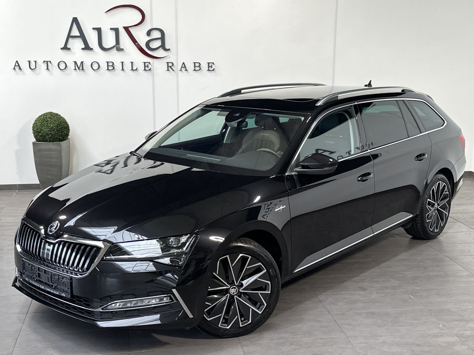 Fahrzeugabbildung SKODA Superb Combi 2.0 TDI DSG L&K NAV+LED+PANO+STANDH