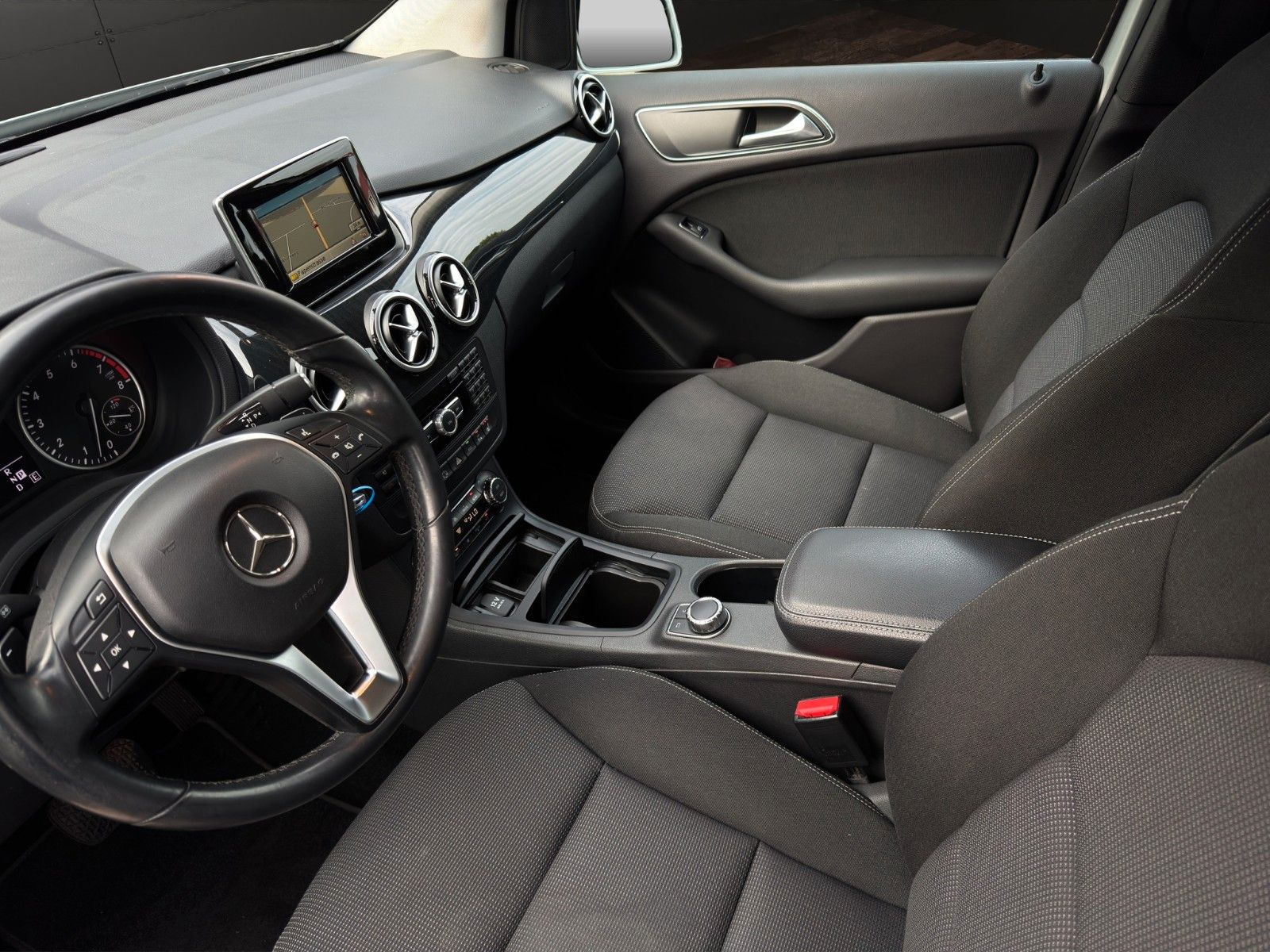Fahrzeugabbildung Mercedes-Benz B 250 *1.Hand*Tempomat*Kamera*AHK*Sitzheizung
