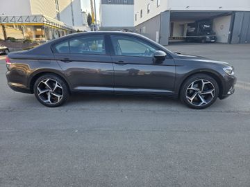 Volkswagen Passat - 8