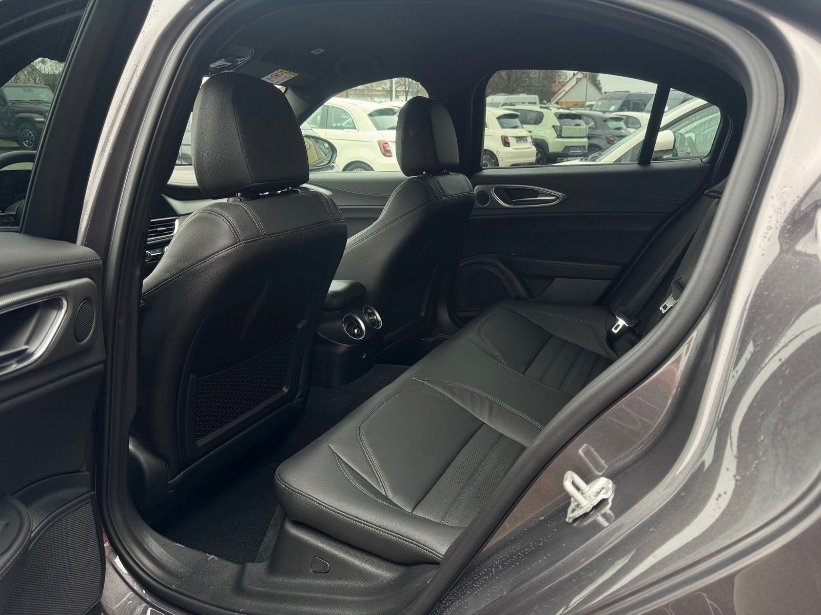 Fahrzeugabbildung Alfa Romeo Giulia 2.0 Veloce AT8-Q4 MEMORY LEDER NAVI KAMER